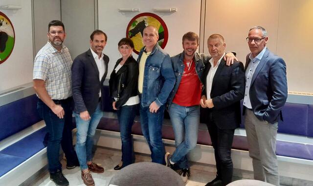 So sieht der neue Vorstand der FPÖ Wolfsberg aus: Dominik Schrammel, Christian Ragger, Alexandra Tasotti, Rainer Mannsberger, Rainer Timmerer, Harald Trettenbrein, Erwin Svensek (von links) | Foto: Privat