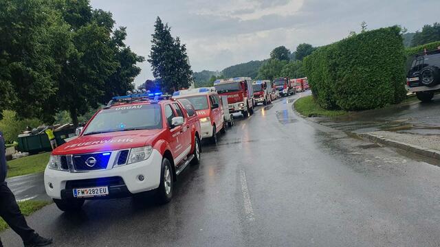 62 Feuerwehrmitglieder aus zehn Feuerwehren aus dem Bezirk Eisenstadt halfen bei den Aufräumarbeiten im Bezirk Oberwart.  | Foto: FF Donnerskirchen
