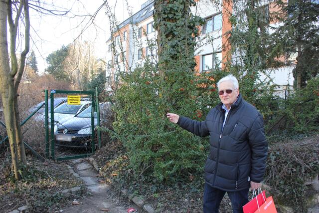 Mit Rudolf Wawra war MeinBezirk.at schon im Jahr 2019 vor Ort. Endlich ist jetzt das verschlossene Zauntor entfernt.  | Foto: Mark Freiman