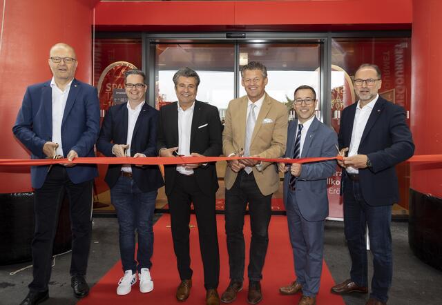 Manfred Hayböck, Christian Robnig,  Stefan Sandrieser, Christian Scheider,  Markus Malle,  und Thomas Panholzer bei der feierlichen Eröffnung  | Foto: Transgourmet