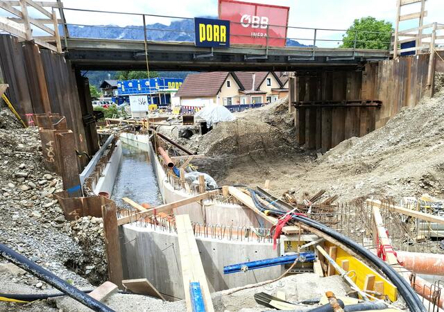 Die Arbeiten an der Verbreiterung der Bahnunterführung schreiten zügig voran.
