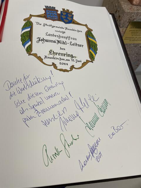 Eintrag in das Ehrengästebuch.