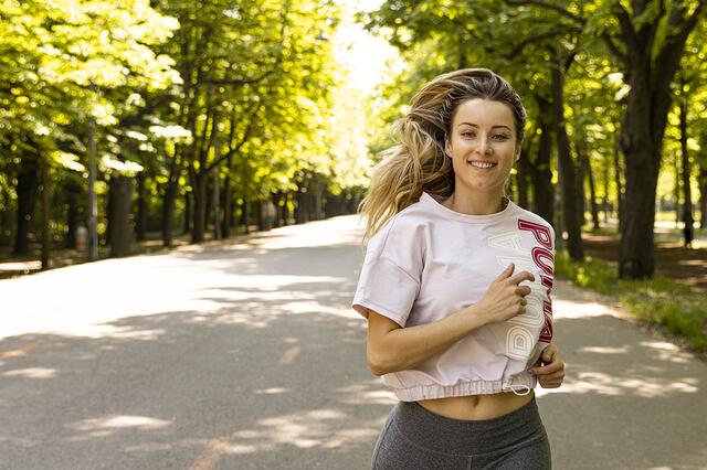 „Bewegt im Park“ geht von Juni bis September in seine neunte Saison. Highlight in Innsbruck: 22. Juli um 16:30 Uhr in Innsbruck, vor dem Mobility-Kurs auf der Sportanlage Hasenstall. 