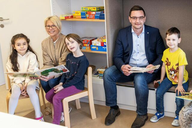 Für Bürgermeister Karl-Heinz Koll und den gesamten Gemeinderat ist das Thema Kinderbetreuung von essenzieller Bedeutung. | Foto: Foto: Stadtarchiv Traun