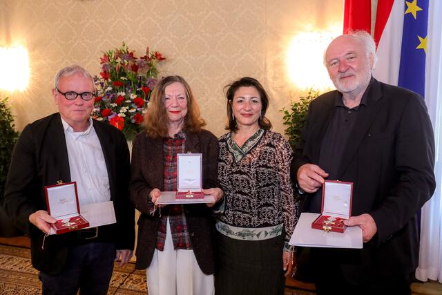 Kulturstadträtin Veronica Kaup-Hasler (SPÖ) ehrte Rosa Pock, Peter Waterhouse (l.) und Alois "Lojze" Wieser. | Foto: Stadt Wien/Christian Fürthner