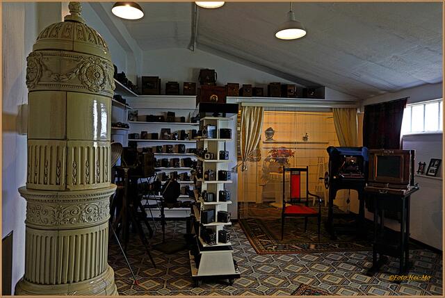 Ein Fotoatelier mit beeindruckender Sammlung von Kameras!