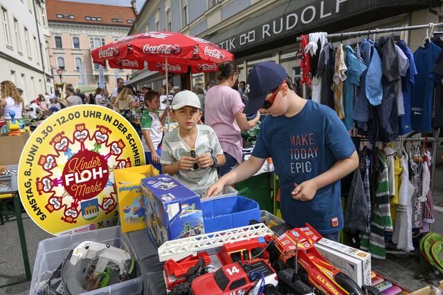 Der Leibnitzer Kinderflohmarkt lockte zahlreiche Besucherinnen und Besucher in die Innenstadt. | Foto: Robert Sommerauer (www.pixelmaker.at)