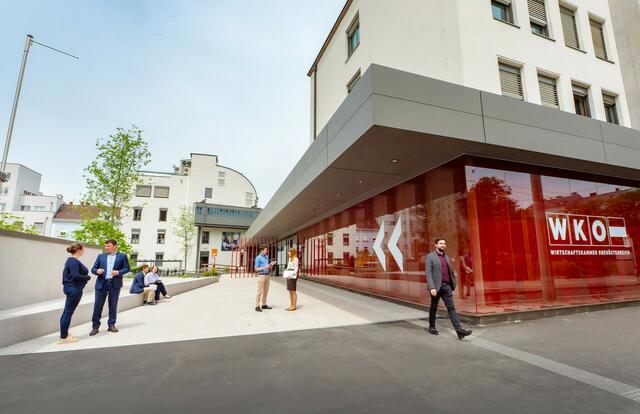 Nach 600 Tagen Bauzeit wurde das neue "Haus der Wirtschaft" am Hessenplatz offiziell eröffnet. Insgesamt investierte die Wirtschaftskammer Oberösterreich 37,2 Millionen Euro. | Foto: WKOÖ