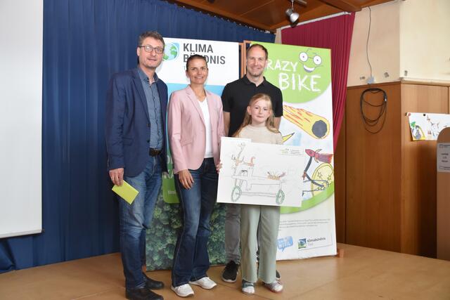 Helene Margreiter aus der VS Radfeld konnte sich mit dem Zoo-Bike innerhalb des Bezirks Kufstein den ersten Platz sichern.  | Foto: Barbara Fluckinger