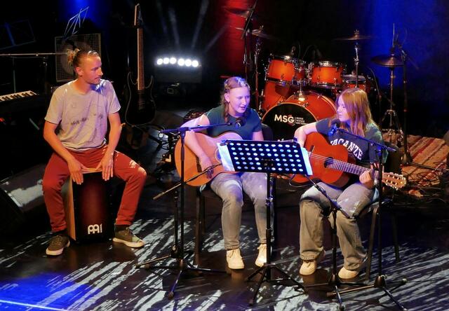 Musikschüler auf der Bühne: Zahlreiche musikalische Talente der ...
