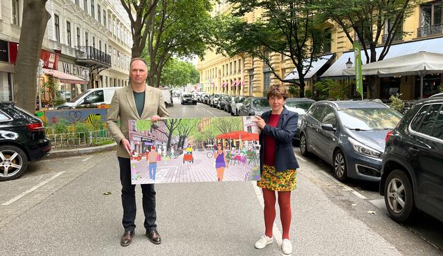 Bezirksvize Bernhard Seitz (Grüne) und Grüne-Mobilitätssprecherin Heidi Sequenz fordern eine Begegnungszone in der kleinen Praterstraße. | Foto: Grüne Wien