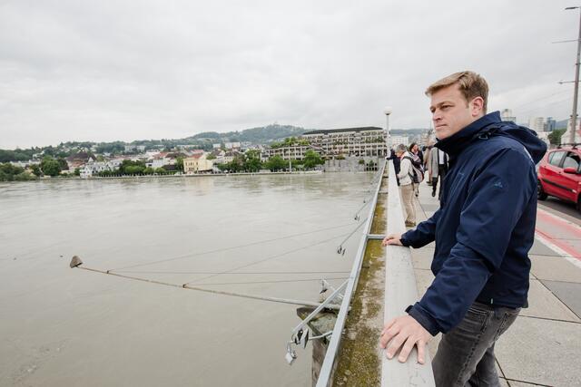 Oberösterreich baut derzeit Hochwasserschutzmaßnahmen um 220 Mio. Euro, um Menschen und Infrastruktur bestmöglich schützen zu können, gibt Umwelt- und Klima-Landesrat Stefan Kaineder bekannt. | Foto: Land OÖ/Werner Dedl