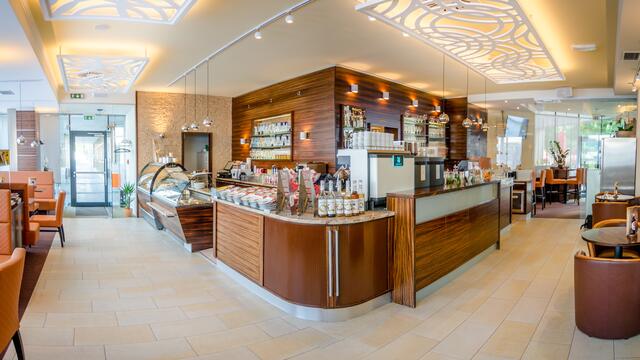 Einladend, hell und freundlich präsentiert sich das Galerie Cafe Traun am Trauner Hauptplatz seinen Besuchern. | Foto: Galerie Cafe Traun