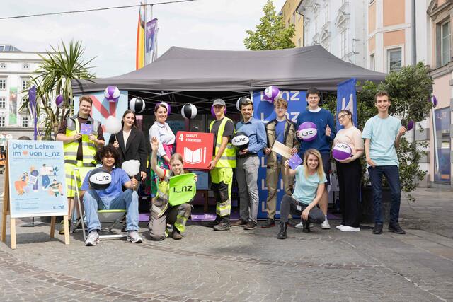 Die städtischen Lehrlinge präsentieren ihr Können im Enter_tainer am Hauptplatz. | Foto: Stadt Linz