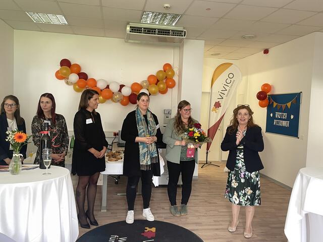 Zu den Ehrengästen zählten unter anderem die Bürgermeisterin Andrea Heinrich (rechts) | Foto: Nathalie Polz