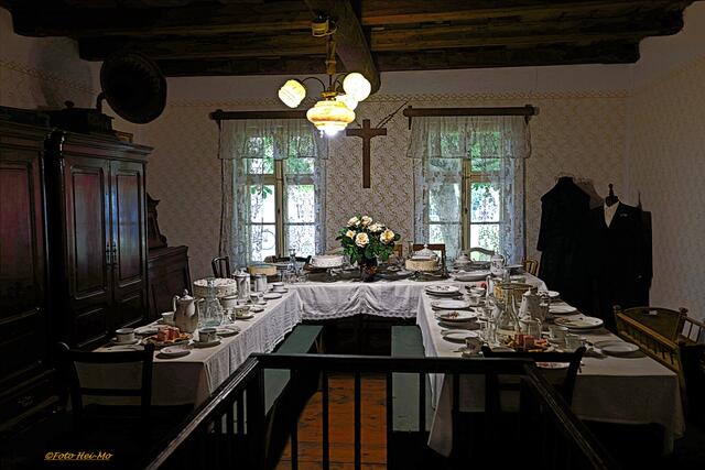 Eine traditionelle burgenländische Hochzeitstafel.