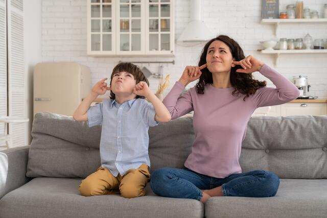 Beim Feiern sollte man auch an die Nachbarn denken. (Symbolfoto) | Foto: Shutterstock / DimaBerlin