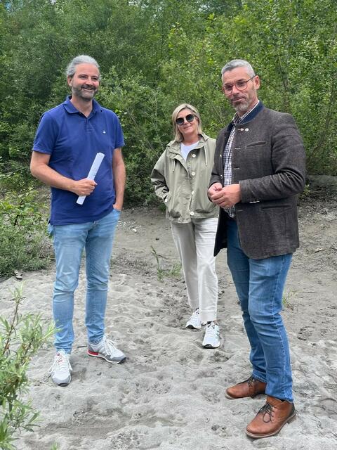 Liste Fritz-Bezirkssprecherin Adelinde Blümel und Liste Fritz-Klubobmann Markus Sint beim Lokalaugenschein mit Bürgermeister Bernhard Schöpf. | Foto: Liste Fritz