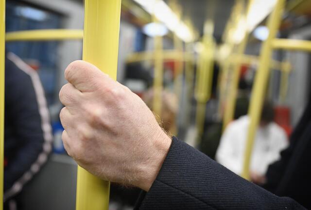 Ein Mann gab vor, in der U-Bahn ausgeraubt worden zu sein. Die Polizei ging der Sache nach. (Symbolbild) | Foto: Wiener Linien/Johannes Zinner