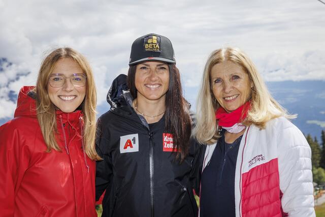 Frauenpower für die neue Kombibahn: Barbara Plattner, Stephanie Venier, Bgm Johanna Obojes-Rubatscher | Foto: Innsbruck Tourismus / Jan Hetfleisch