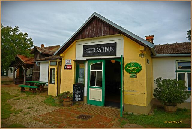 Gasthaus und Gemischtwarenhandlung. Wirtshaus ist nach wie vor aktiv.. ;) Übrigens - der Lavendelsaft ist hervorragend!
