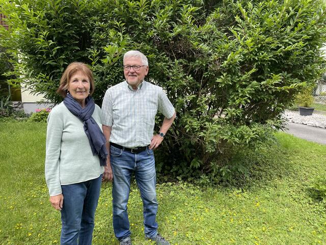 Elisabeth und Willi Niedermayr fühlen sich in Gnigl wohl. Von hier aus spazieren sie gerne Richtung Alterbach oder hinauf auf den Heuberg | Foto: Lisa Gold