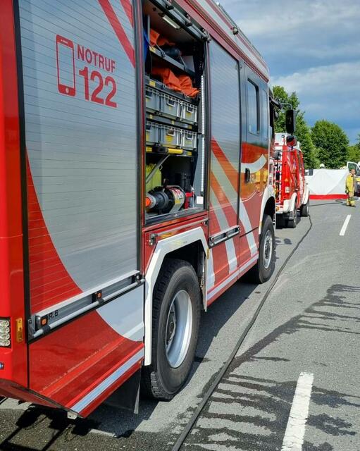 Donnerstagnachmittag um 16:40 Uhr wurden die Einsatzkräfte der Freiwilligen Feuerwehr Obertrum zu einem schweren Verkehrsunfall im Gemeindegebiet gerufen.  | Foto: Freiwillige Feuerwehr Obertrum