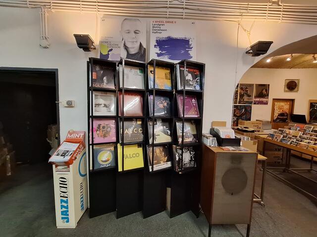 Ausgesuchte Schallplatten-Neuerscheinungen werden gesondert präsentiert | Foto: Copyright: Michael Ellenbogen