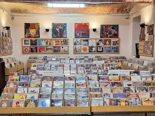 Im Audiocenter kommen Musikfreunde  auf ihre Rechnung  | Foto: Copyright: Michael Ellenbogen