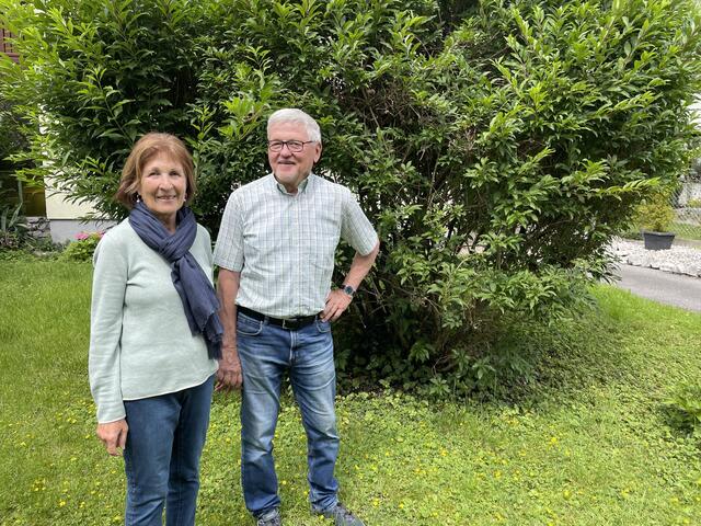 Elisabeth und Willi Niedermayr fühlen sich in Gnigl wohl. Von hier aus spazieren sie gerne Richtung Alterbach oder hinauf auf den Heuberg | Foto: Lisa Gold