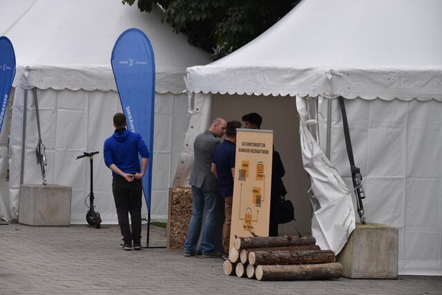 Viele Info-Stände luden am Fischergries zum Verweilen ein.  | Foto: Barbara Fluckinger