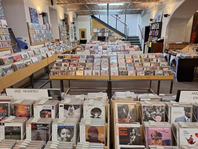 Die Vielfalt der Tonträger lädt, so man Zeit hat, zum stundenlangen stöbern ein. | Foto: Copyright: Michael Ellenbogen