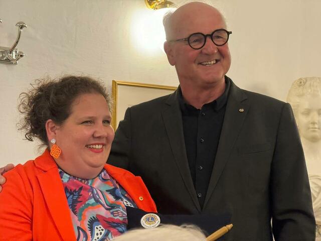 Lisa Eckel-Knoth und Peter Ellmer bei der Amtsübergabe im Kaiserin Elisabeth Kaffee | Foto: @LionsClubDachsteinWelterbe
