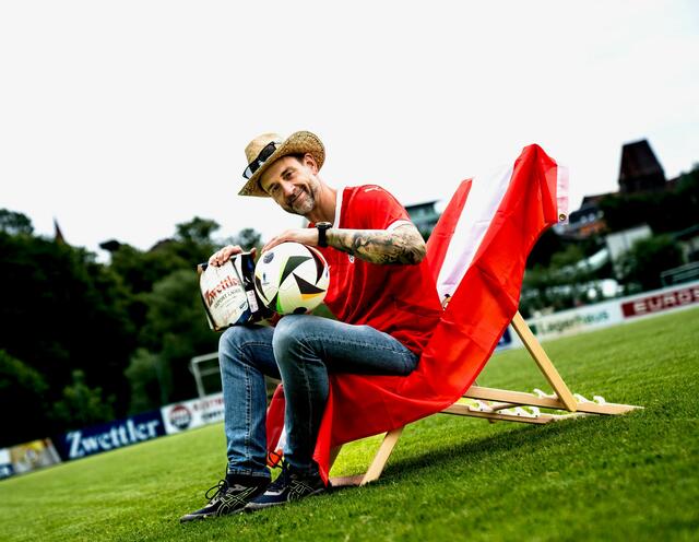 Die Privatbrauerei Zwettl begleitet die Fußball-EM 2024 via Social-Media. Vorbereitend wurden Public-Viewing Arenen wie jene in Zwettl und Horn mit Biertisch-Garnituren, Zapfanlagen und Schirmen ausgestattet. | Foto: Privatbrauerei Zwettl