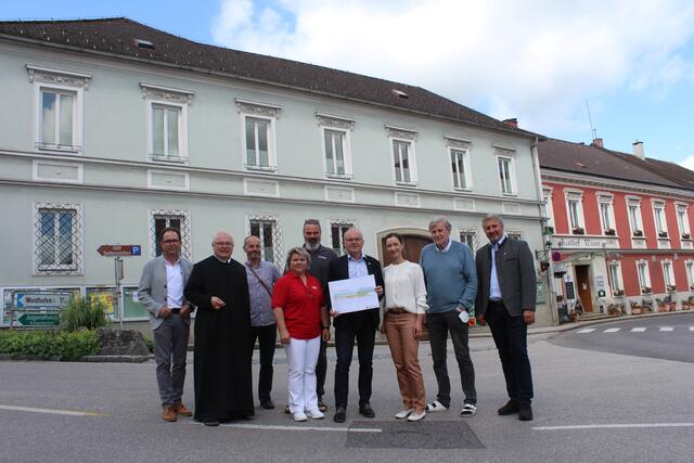 Die Gemeindevertreter von Seitenstetten stellen das Projekt "Vierkanter der Gesundheit" vor. | Foto: Gemeinde Seitenstetten
