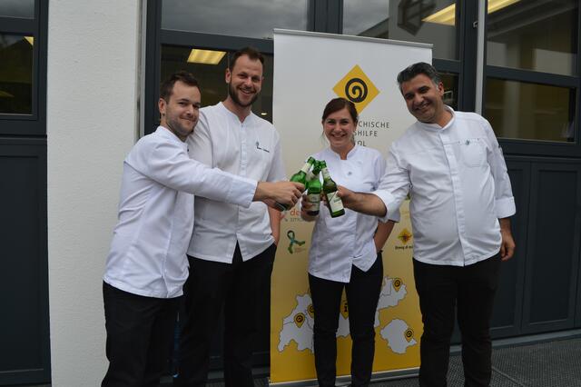 Das Lehrerteam bereitete die Schülerinnen und Schüler ausgezeichnet auf die Grillchallenge vor. | Foto: Siegele