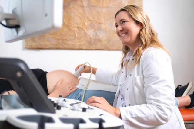 Frauenärztin Michaela Duggan-Peer, eröffnet am 1. Juli 2024 ihre Ordination für Pränataldiagnostik in Bad Ischl. | Foto: OnMediaART