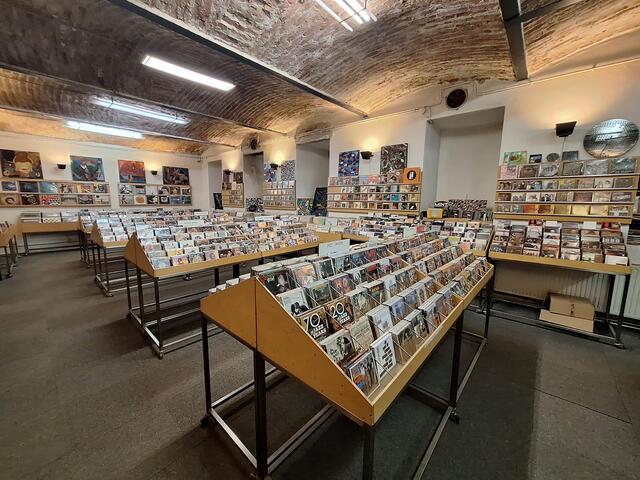 Auch wertvolle CDs werden in großer Anzahl angeboten | Foto: Copyright: Michael Ellenbogen