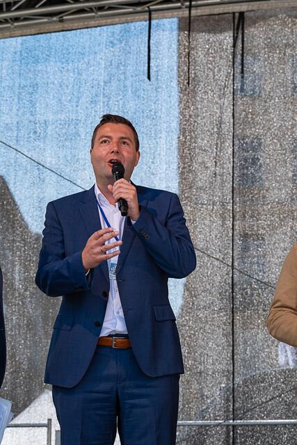 Stadtrat Michael Raml (FPÖ) freute sich über das große Interesse am Thema Sicherheit. | Foto: Klaus Weingartner