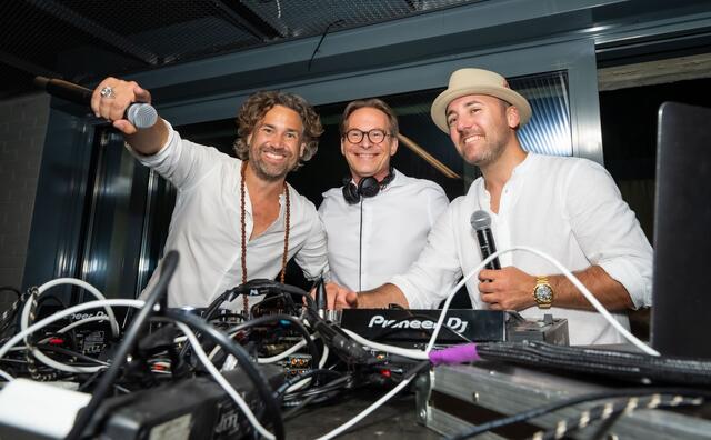 Karl Weixelbaumer, JKU-Professor Andreas Gruber und Pascal Kitzmüller