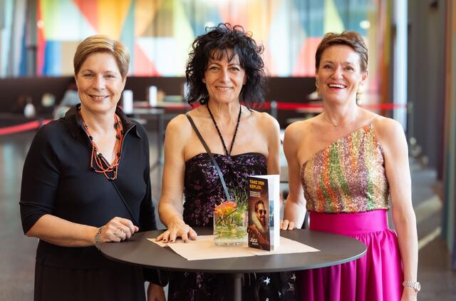 Von links: JKU-Vizerektorinnen Elgin Drda, Alberta Bonanni, Christiane Tusek.