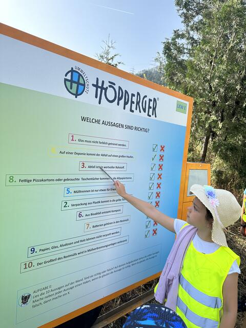 Der Entsorgungslehrpfad der Firma Höpperger vermittelt auf kindgerechte Weise die Stationen einer richtigen Entsorgung. | Foto: Höpperger