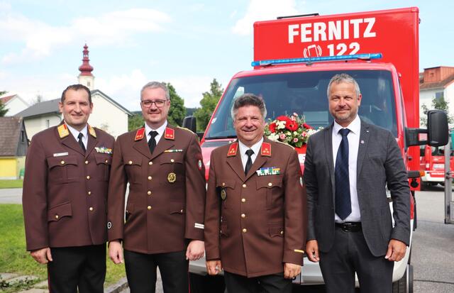 OBR Gernot Rieger, Obi Hubert Arzberger, HBI Roland Hösele und Bgm. Robert Tulnik vor dem neuen Mercedes Benz Sprinter der FF Fernitz | Foto: Edith Ertl