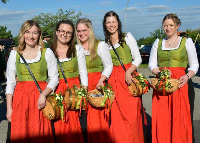 Marketenderinnen aus Zell am Moos