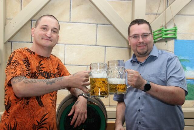 Alte Kollegen: Günther Berneder und SAM-Chef Rene Pfleger haben beide ihre Erfahrungen im "Goldenen Schiff" in Enns gesammelt. | Foto: Eckhart Herbe