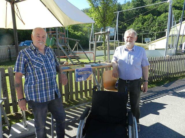Kobermann Hannes , Nolz Rudi ( Haben  die  Besucher bein Stand des KOBV beraten wenn sie Hilfe brauchen )