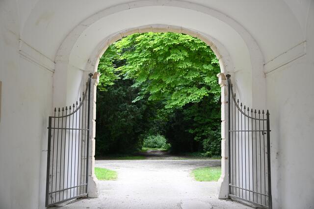 Ausgang in den Schlosspark