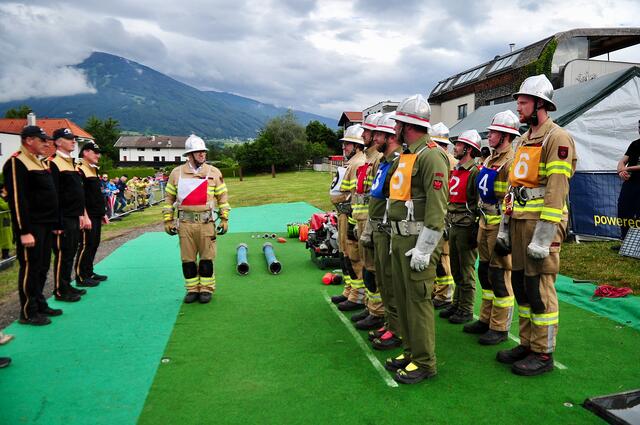 Chefsache: Auch die Gruppe der Kommandanten stellte sich den Bewertern. | Foto: Hassl