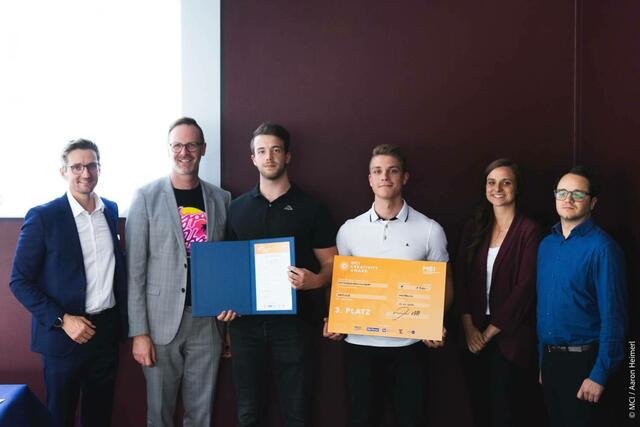Platz 3 MediHub: .v.l.n.r.: Michael Kraxner, Michael Mairhofer (IV Tirol), Andreas Thöni, Samuel Peer, Lisa Spöck (Startup.Tirol) und Johannes Waldner | Foto: MCI / Aaron Heimerl