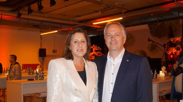 Silvia und Thomas Walser von der Firma Eurogast Grissemann legen großen Wert auf ein familienfreundliches Unternehmen.  | Foto: Johanna Tamerl